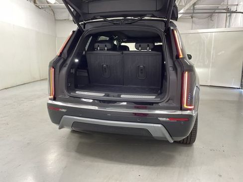 New 2026 Cadillac Vistiq Luxury w/ LPO, Floor Liner Package AWD/4WD image 28