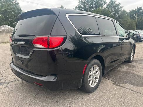 Used 2024 Chrysler Voyager LX FWD image 5
