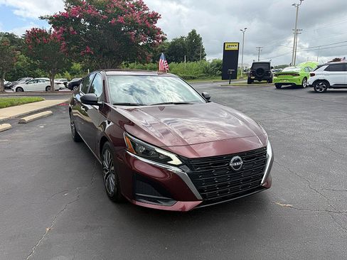 Used 2025 Nissan Altima 2.5 SV FWD image 6