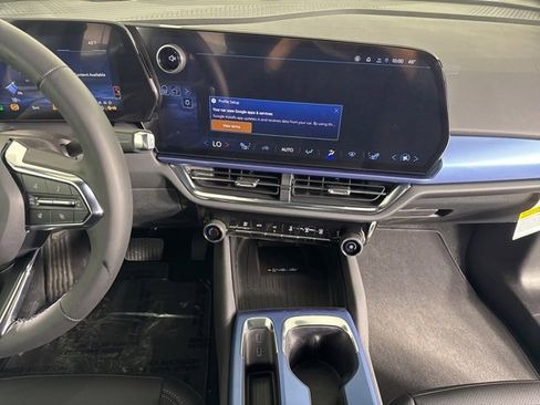 New 2026 Chevrolet Equinox EV LT image 17