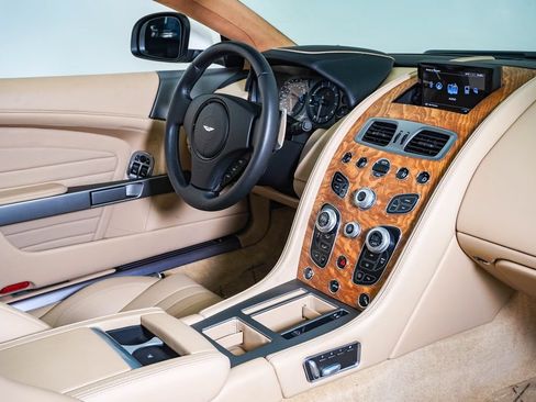 Used 2016 Aston Martin DB9 GT RWD image 18