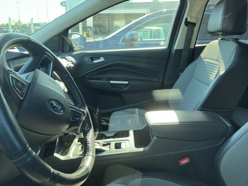 Used 2017 Ford Escape Titanium image 5