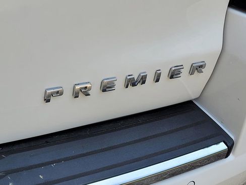 Used 2020 Chevrolet Suburban Premier RWD image 31