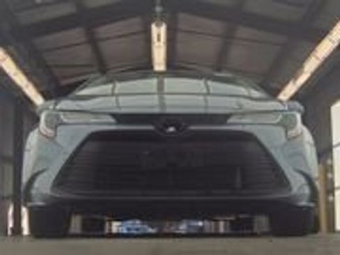 Certified 2025 Toyota Corolla LE image 2