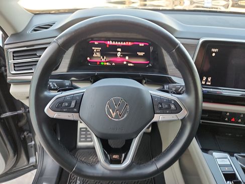 Used 2024 Volkswagen Atlas SEL Premium R-Line AWD/4WD image 16