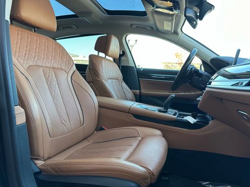 Used 2019 BMW 750i xDrive w/ Executive Package image 15