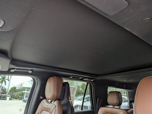 Used 2024 Lincoln Navigator Reserve image 13