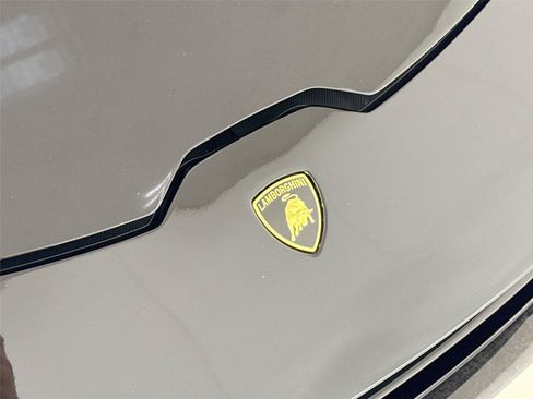 Used 2018 Lamborghini Huracan Performante AWD/4WD image 35