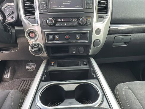 Used 2018 Nissan Titan SV w/ SV Convenience Package image 21