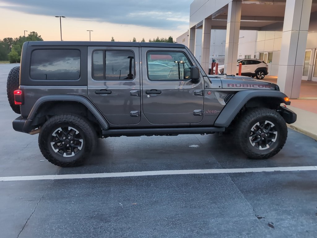 Used 2025 Jeep Wrangler Unlimited Rubicon AWD/4WD image 7