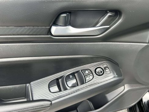 Used 2024 Nissan Altima 2.5 SV FWD image 18