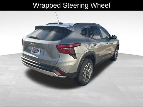 Used 2024 Chevrolet Trax LT w/ Driver Confidence Package image 7