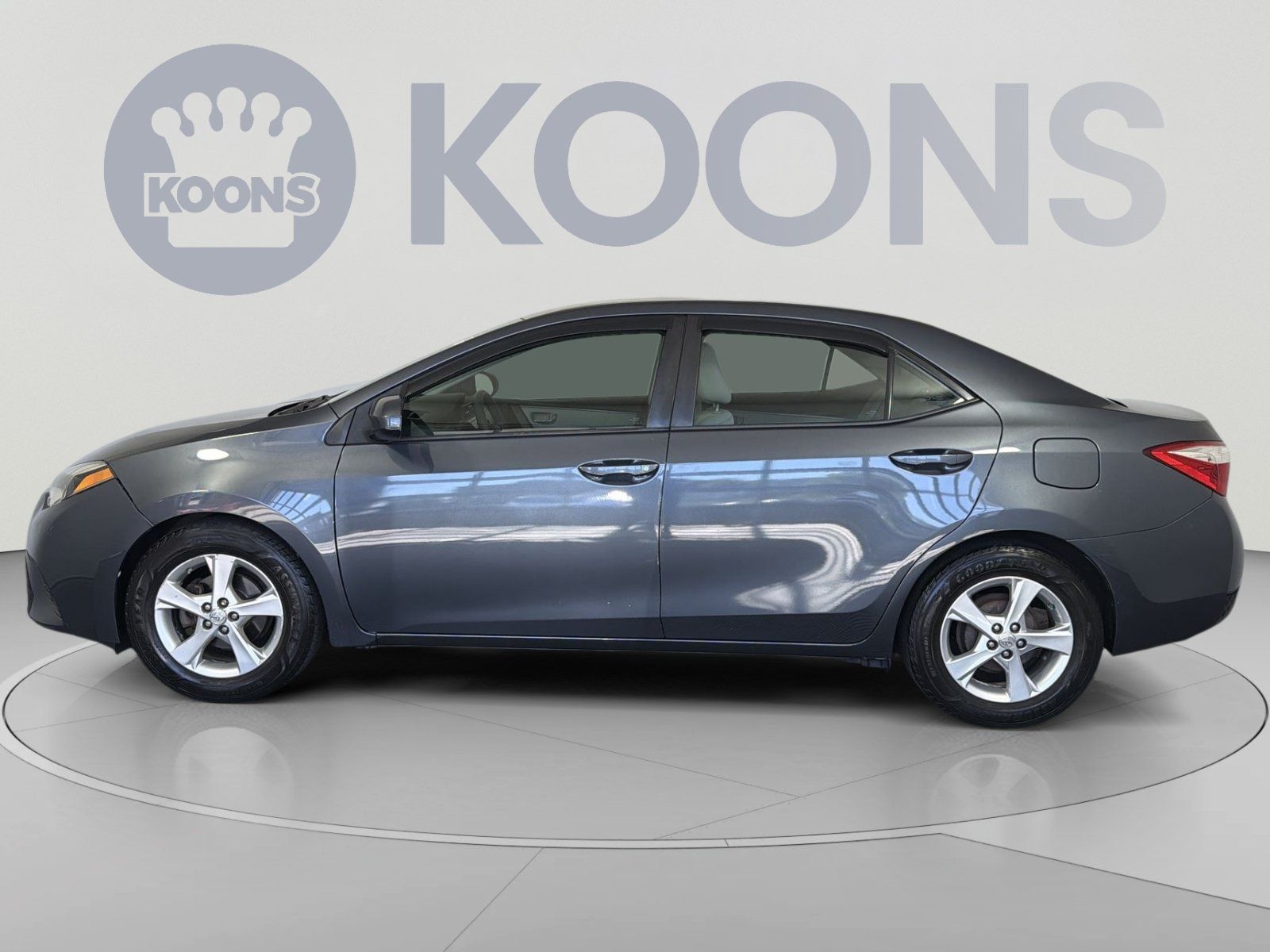 Used 2015 Toyota Corolla LE FWD image 2