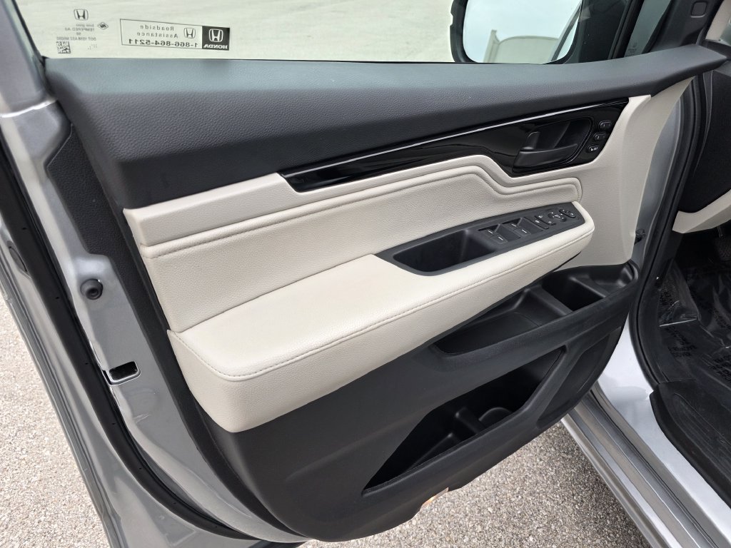 Used 2025 Honda Odyssey Touring image 16