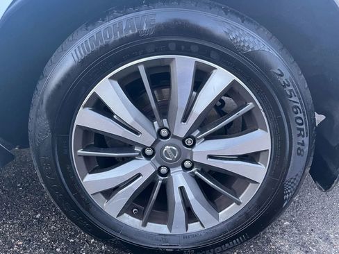 Used 2017 Nissan Pathfinder SL image 9