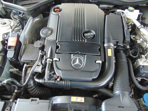 Used 2013 Mercedes-Benz SLK 250 image 18