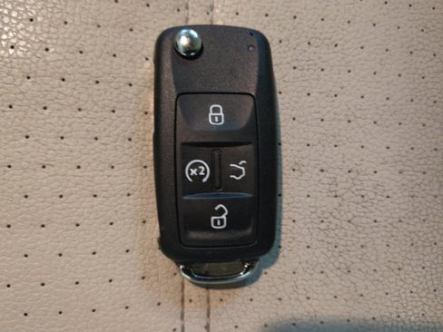 Used 2018 Volkswagen Passat 2.0T SE image 32