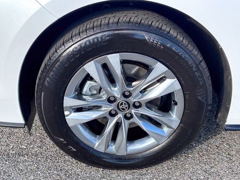 Used 2025 Toyota Sienna Limited image 51