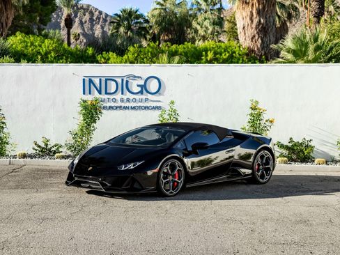 Used 2023 Lamborghini Huracan EVO image 2