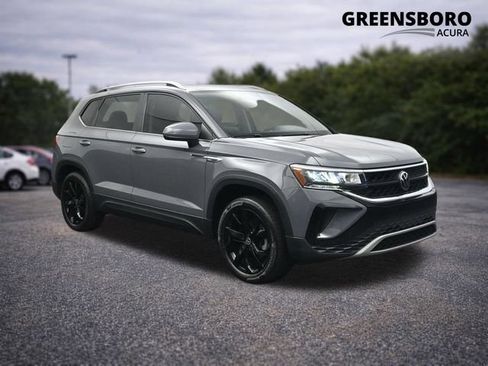 Used 2023 Volkswagen Taos SE w/ Panoramic Sunroof Package AWD/4WD image 1