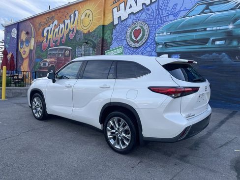 Certified 2020 Toyota Highlander Limited AWD/4WD image 3