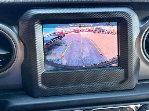 Used 2023 Jeep Wrangler Unlimited w/ Cold Weather Group image 14