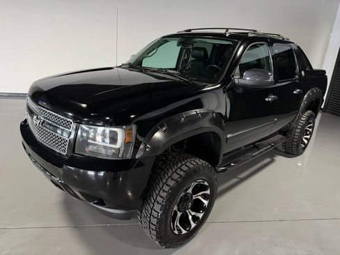Used 2013 Chevrolet Avalanche LTZ AWD/4WD image 4