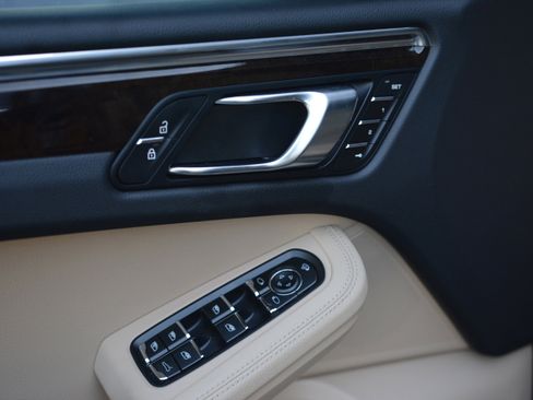 Certified 2026 Porsche Macan AWD/4WD image 14