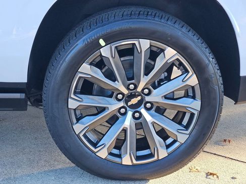 New 2026 Chevrolet Suburban High Country RWD image 26