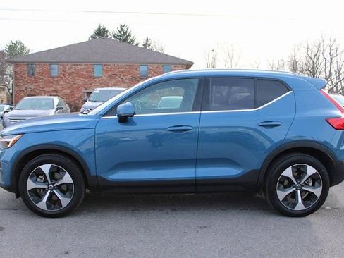 Used 2025 Volvo XC40 B5 Plus image 5