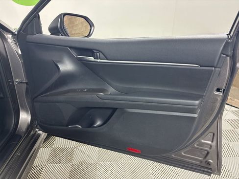 Used 2024 Toyota Camry SE image 30