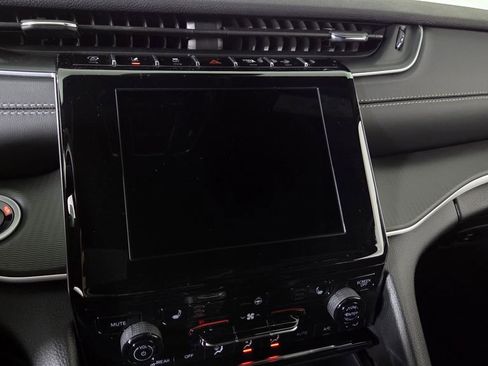 New 2025 Jeep Grand Cherokee Altitude image 22