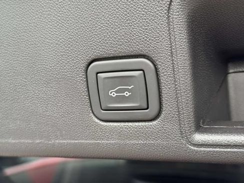 Used 2024 GMC Terrain SLE w/ Driver Convenience Package AWD/4WD image 11