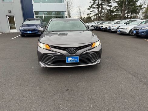 Used 2018 Toyota Camry LE image 2