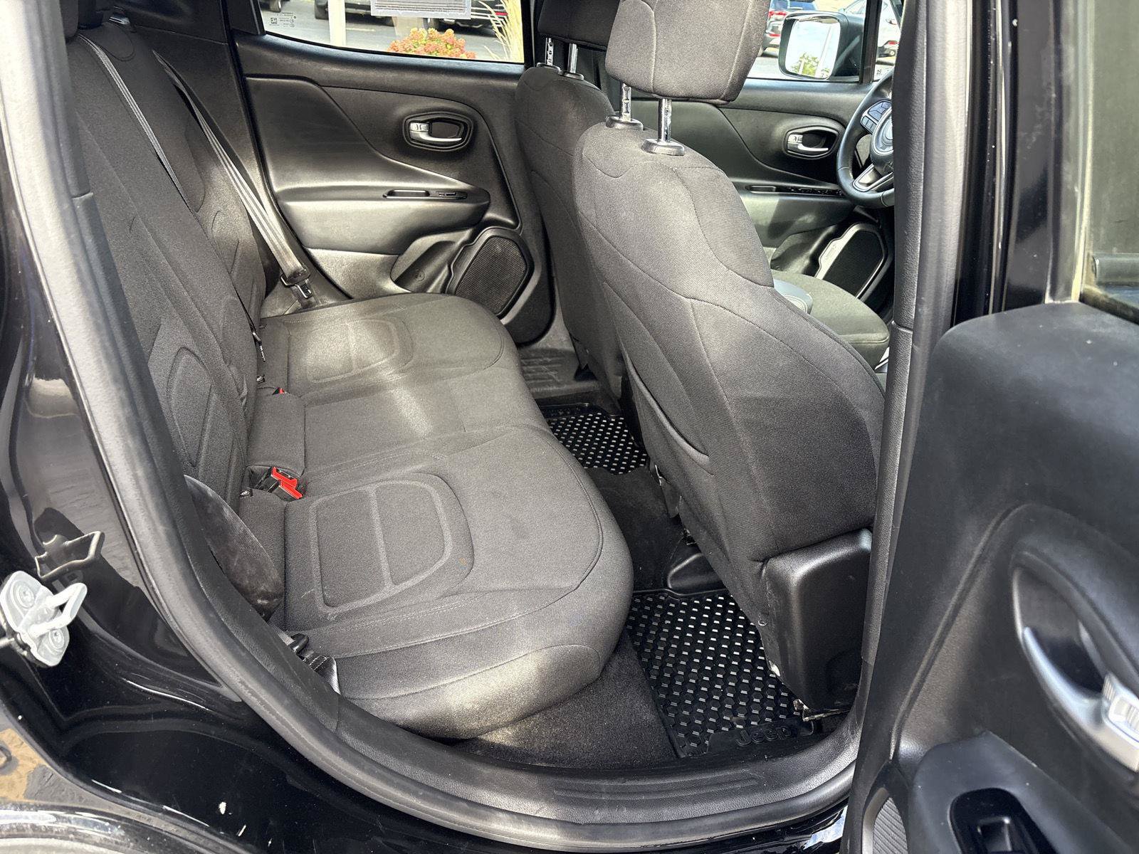 Used 2022 Jeep Renegade Latitude AWD/4WD image 12