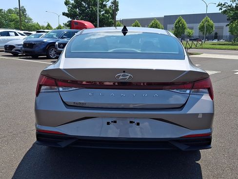Certified 2023 Hyundai Elantra SEL w/ Preferred Accessory Package FWD image 5