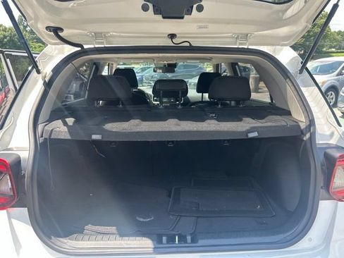Used 2021 Hyundai Venue SEL FWD image 12