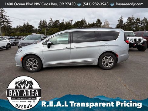 Used 2023 Chrysler Pacifica Limited FWD image 10