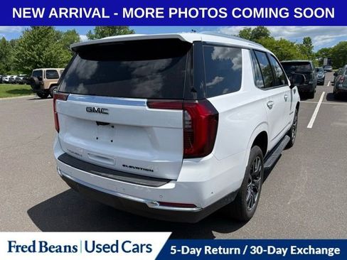 Used 2025 GMC Yukon Elevation w/ Elevation Premium Package AWD/4WD image 11