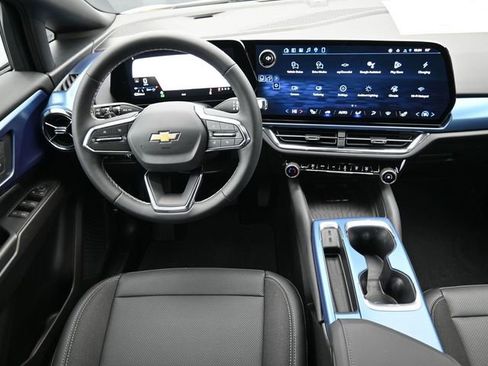 New 2026 Chevrolet Equinox EV LT image 24