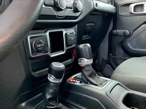 Used 2021 Jeep Gladiator Sport AWD/4WD image 34