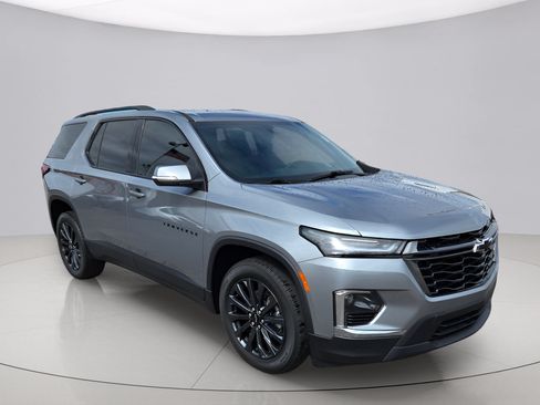 Used 2023 Chevrolet Traverse RS FWD image 1