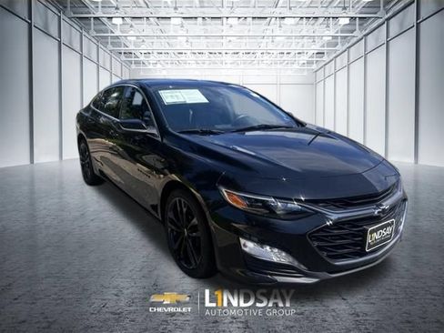 Used 2020 Chevrolet Malibu LT w/ Leather Package FWD image 3