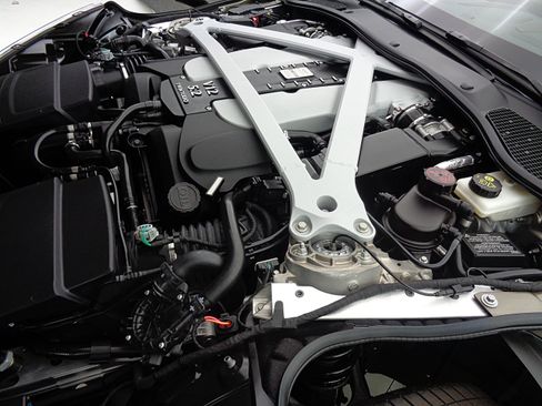 Used 2018 Aston Martin DB11 V12 image 16