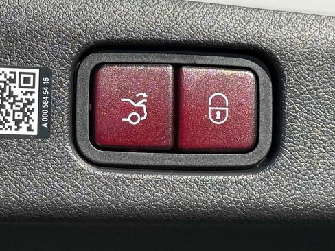 Used 2025 Mercedes-Benz E 350 4MATIC Sedan image 33