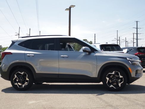 Used 2024 Kia Seltos EX FWD image 6