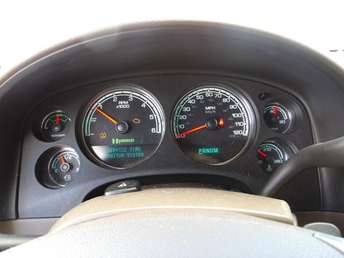Used 2010 Chevrolet Tahoe 4WD Hybrid image 18