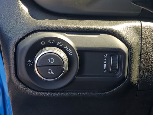 Used 2023 Jeep Gladiator Overland AWD/4WD image 15