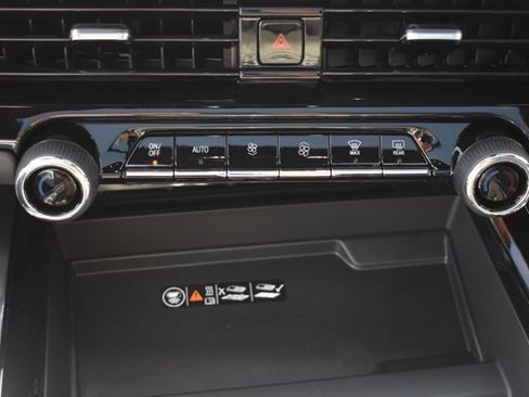 New 2026 Chevrolet Tahoe Z71 w/ Comfort Package AWD/4WD image 28
