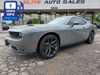 Used 2019 Dodge Challenger SXT w/ Blacktop Package RWD video 1
